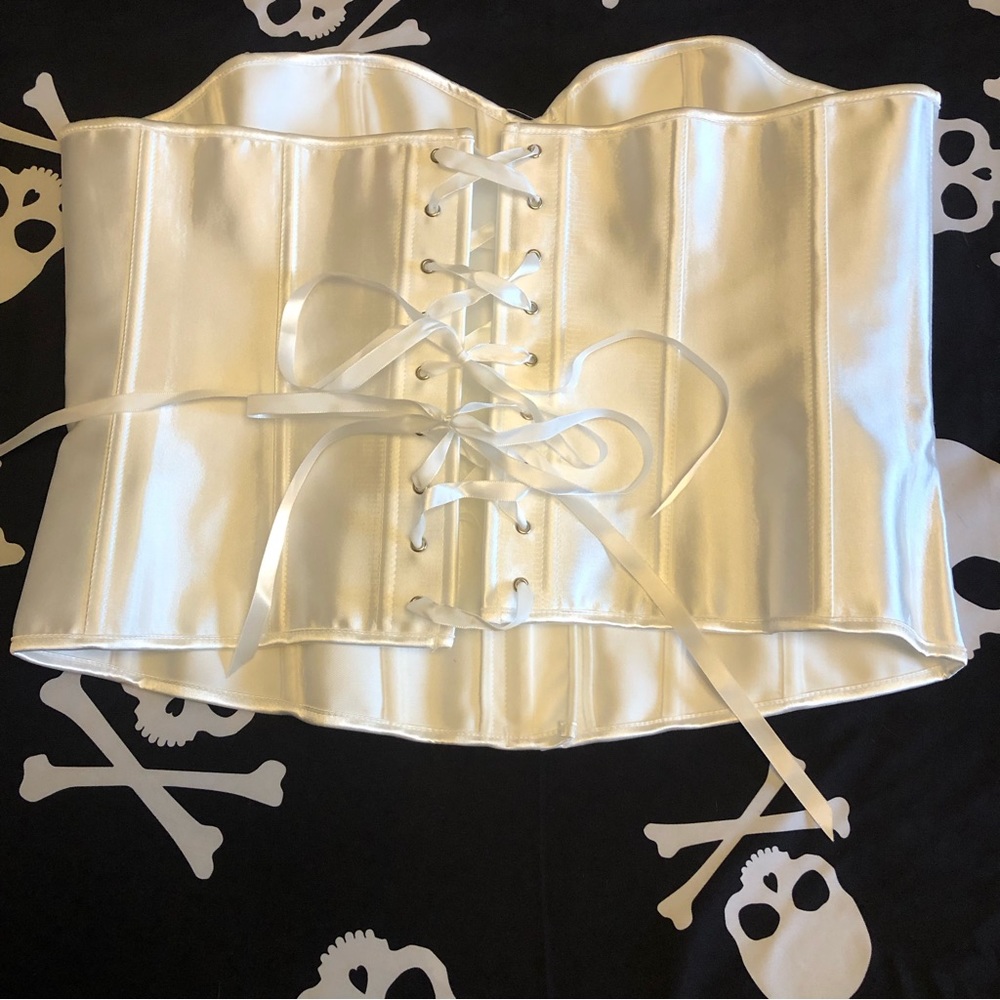 White satin corset - Picture 3 of 3